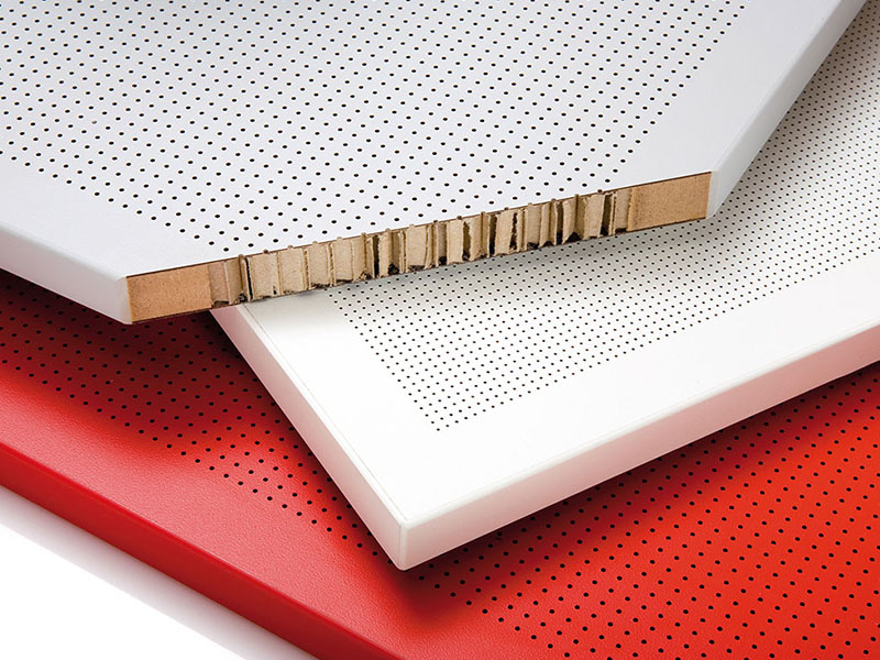 Ηχοαπορροφητικά πάνελ σε αίθουσα θεάτρου – ιδανικά για ακουστική βελτίωση και αισθητική ανύψωση χώρου.